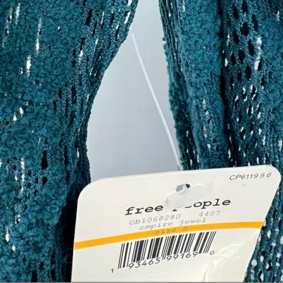 NWOT/ Free People/ lace floral long sleeve crop, ruch front, crew neck, - Picture 9 of 10